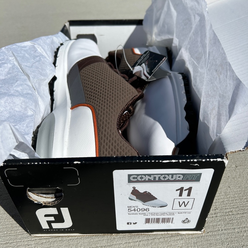 New in box! FootJoy Men’s Contour Fit 54096 Size 11